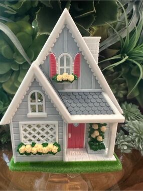 Bath & Body Works Gray Cottage with Pink Door and Yellow Flowers